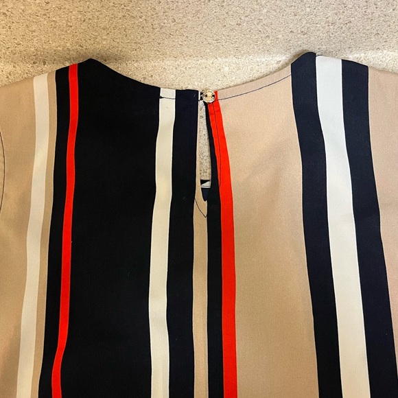 Tommy Hilfiger Stripe Pleated-Neck
Sleeveless Blouse Size Small - Picture 4 of 5